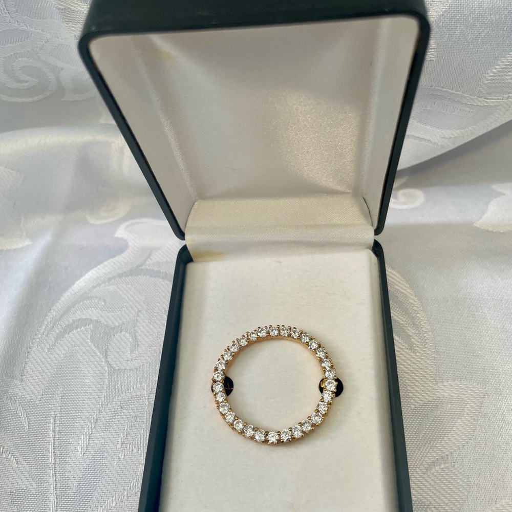 NWOT Avon Brooch White & Gold Tone